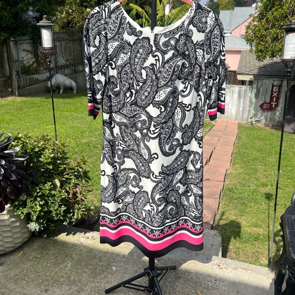 Dress like a Duchess, In this Royal Pleaser.   LA NEUVELLE, RENAISSANCE.  SIZE 4 - Picture 3 of 3